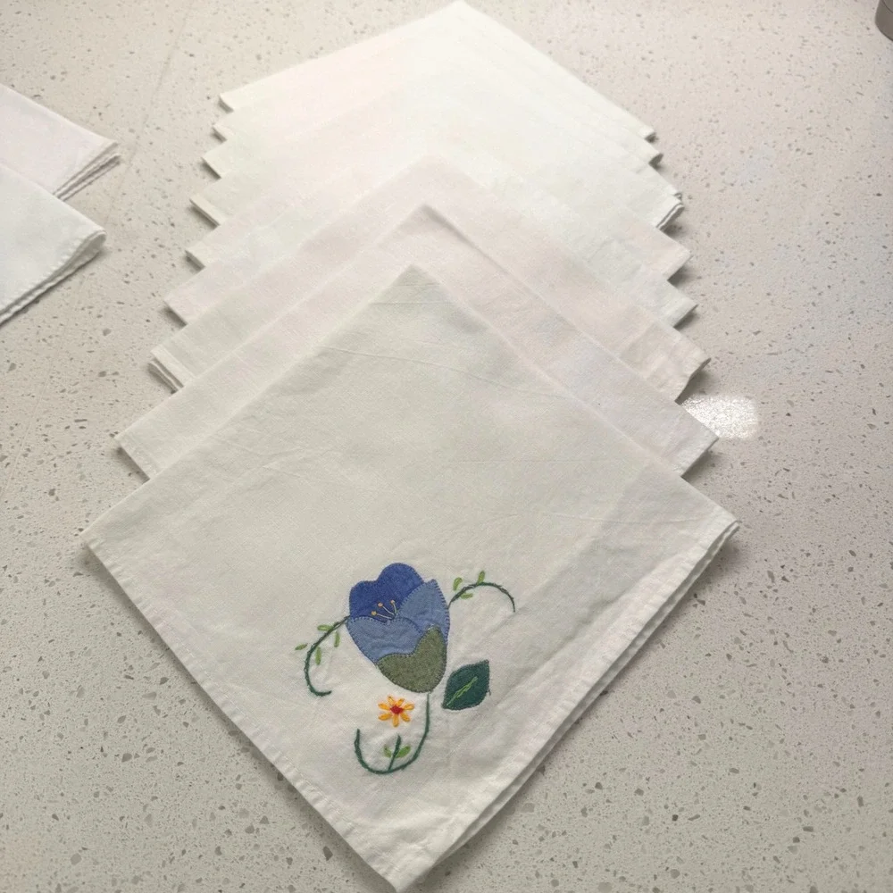 Vintage 1940s Floral Tablecloth and Napkins Set, Large 95